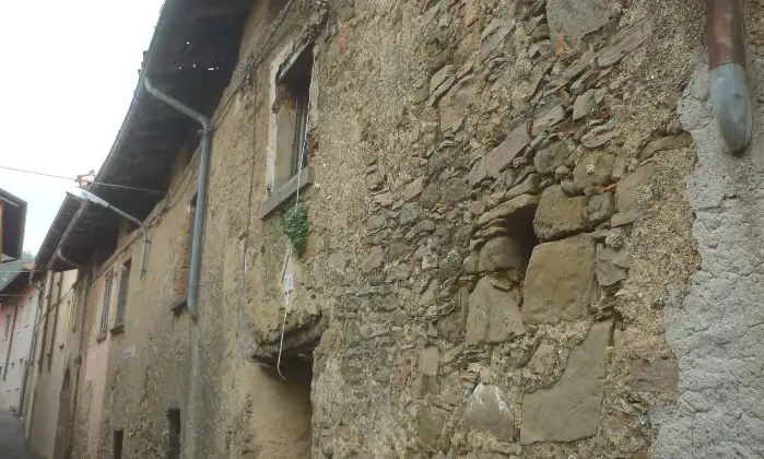 Rexer-Colle-Brianza-FRAZIONE-DI-Giovenzana-LC-Rustico-con-GIARDINO-da-demolire-e-ricostruire-Altro