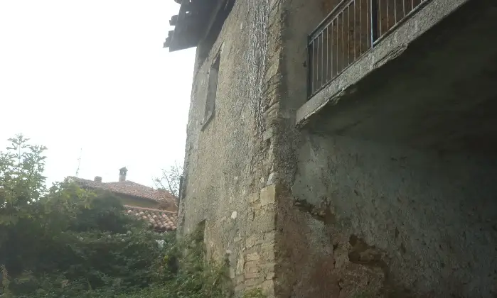 Rexer-Colle-Brianza-FRAZIONE-DI-Giovenzana-LC-Rustico-con-GIARDINO-da-demolire-e-ricostruire-Altro