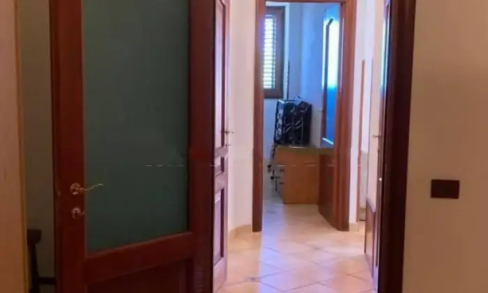 Rexer-Pollina-Vendesi-trilocale-vicolo-Palazzi-Centro-Pollina-Corridoio