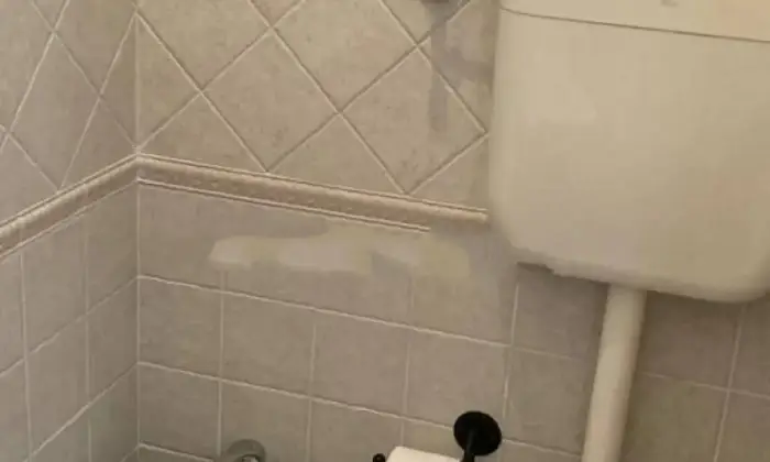 Rexer-Pollina-Vendesi-trilocale-vicolo-Palazzi-Centro-Pollina-BAGNO