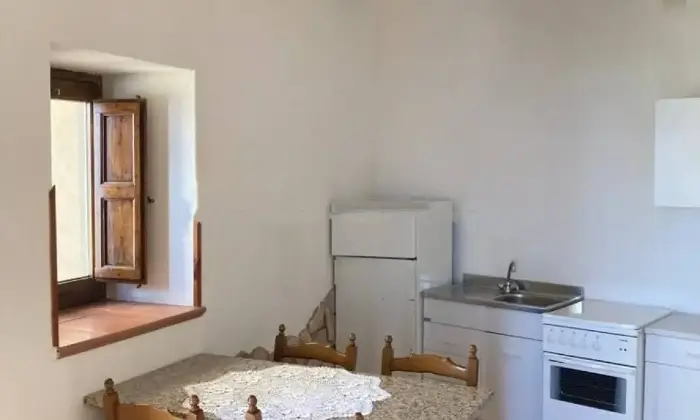 Rexer-Pollina-Vendesi-trilocale-vicolo-Palazzi-Centro-Pollina-CUCINA