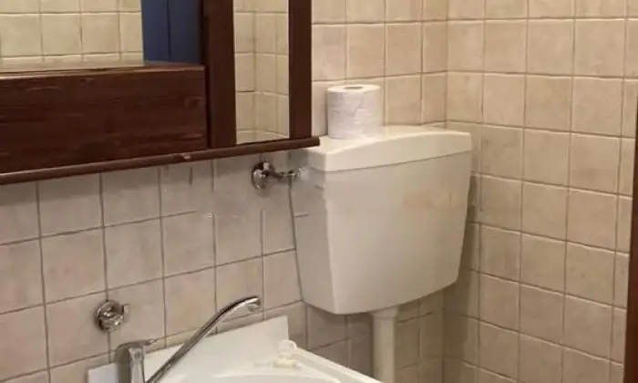Rexer-Pollina-Vendesi-trilocale-vicolo-Palazzi-Centro-Pollina-BAGNO