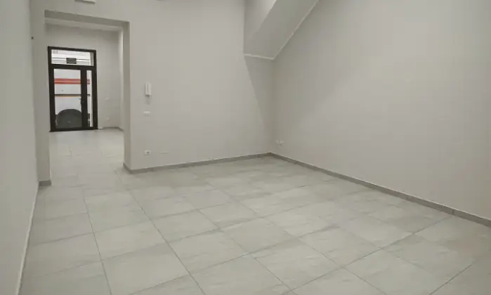 Rexer-Floridia-Bellissimo-negozioufficio-affittasi-Altro