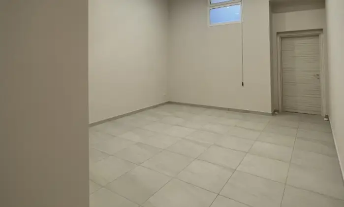 Rexer-Floridia-Bellissimo-negozioufficio-affittasi-Altro