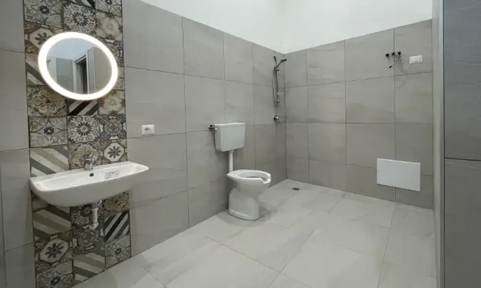Rexer-Floridia-Bellissimo-negozioufficio-affittasi-Bagno