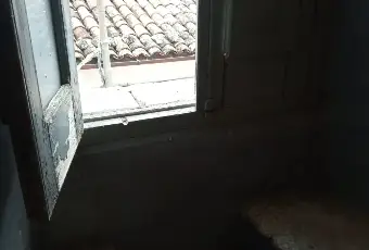 Rexer-Capestrano-Vendesi-casa-di-paese-in-via-Vallone-a-Capestrano-AQ-Stanza