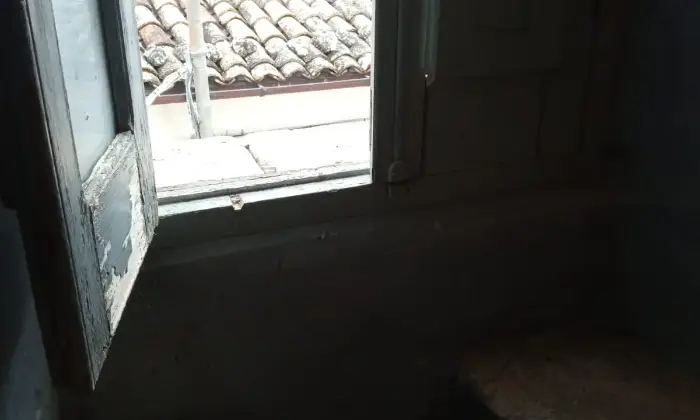 Rexer-Capestrano-Vendesi-casa-di-paese-in-via-Vallone-a-Capestrano-AQ-Stanza