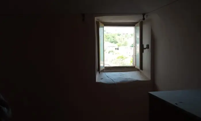 Rexer-Capestrano-Vendesi-casa-di-paese-in-via-Vallone-a-Capestrano-AQ-Stanza