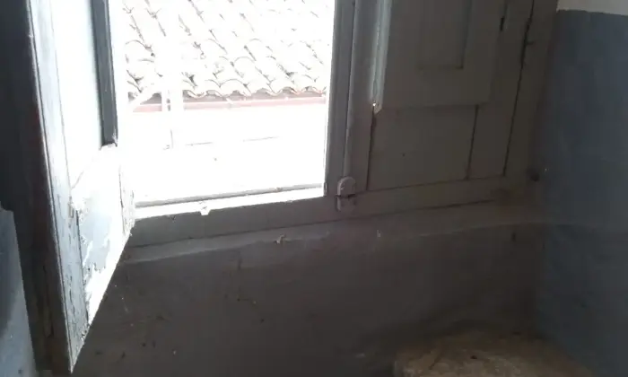 Rexer-Capestrano-Vendesi-casa-di-paese-in-via-Vallone-a-Capestrano-AQ-Stanza