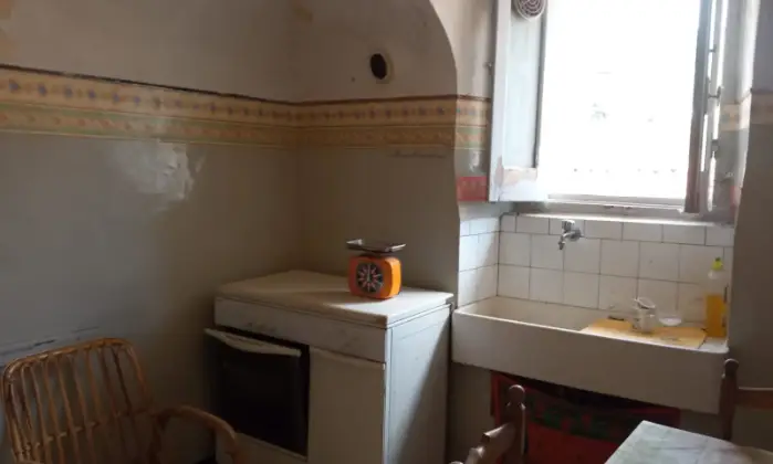 Rexer-Capestrano-Vendesi-casa-di-paese-in-via-Vallone-a-Capestrano-AQ-Cucina