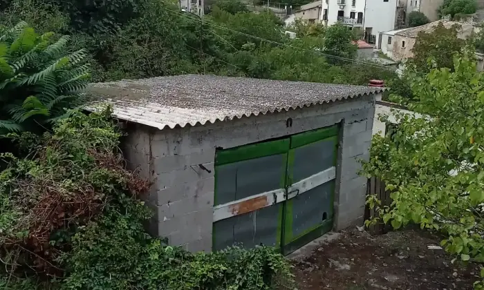 Rexer-Capestrano-Vendesi-casa-di-paese-in-via-Vallone-a-Capestrano-AQ-Garage