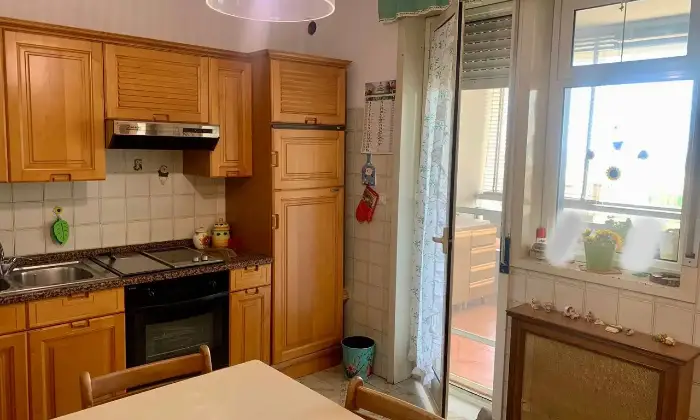 Rexer-Catania-AFFITTASI-LUMINOSO-APPARTAMENTO-VANI-Cucina
