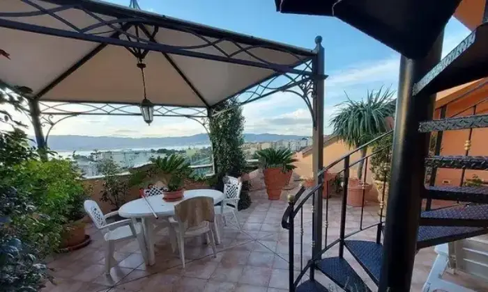 Rexer-Reggio-Calabria-Vendesi-Attico-panoramico-a-Reggio-Calabria-RC-Terrazzo
