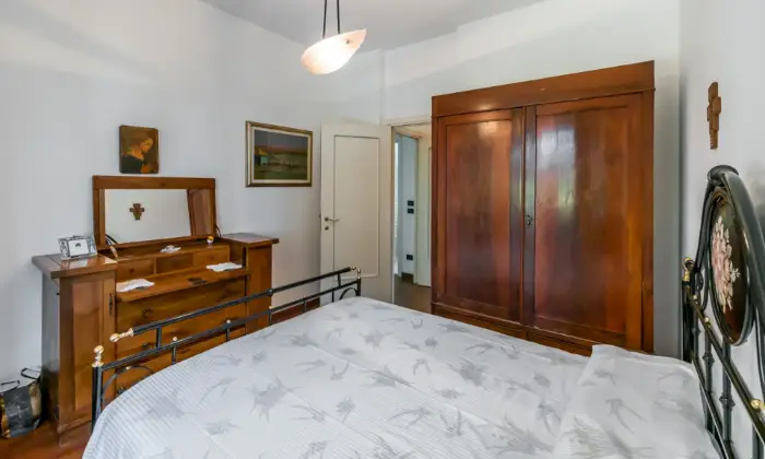 Rexer-Livorno-Villa-ben-tenuta-con-ampio-giardino-a-Quercianella-CAMERA-DA-LETTO
