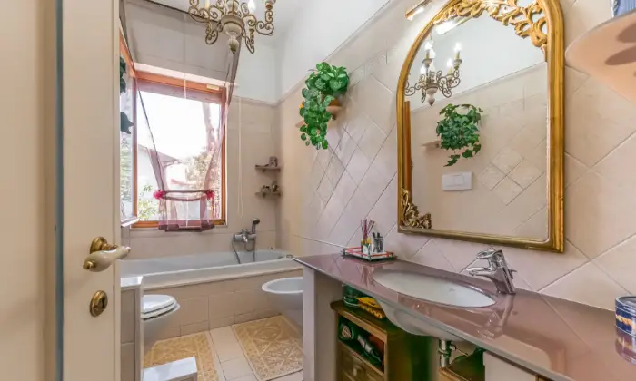 Rexer-Livorno-Villa-ben-tenuta-con-ampio-giardino-a-Quercianella-BAGNO