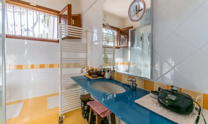 Rexer-Livorno-Villa-ben-tenuta-con-ampio-giardino-a-Quercianella-BAGNO