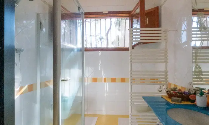Rexer-Livorno-Villa-ben-tenuta-con-ampio-giardino-a-Quercianella-BAGNO