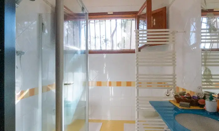 Rexer-Quercianella-Villa-ben-tenuta-con-ampio-giardino-a-Quercianella-BAGNO