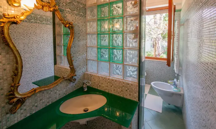 Rexer-Livorno-Villa-ben-tenuta-con-ampio-giardino-a-Quercianella-BAGNO