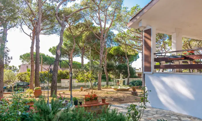 Rexer-Livorno-Villa-ben-tenuta-con-ampio-giardino-a-Quercianella-GIARDINO
