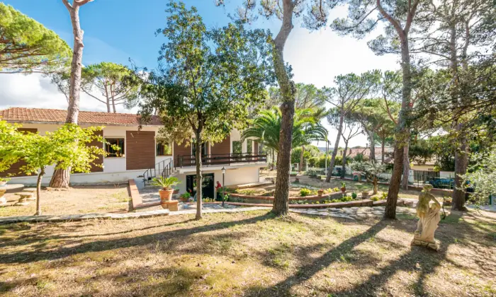 Rexer-Livorno-Villa-ben-tenuta-con-ampio-giardino-a-Quercianella-GIARDINO