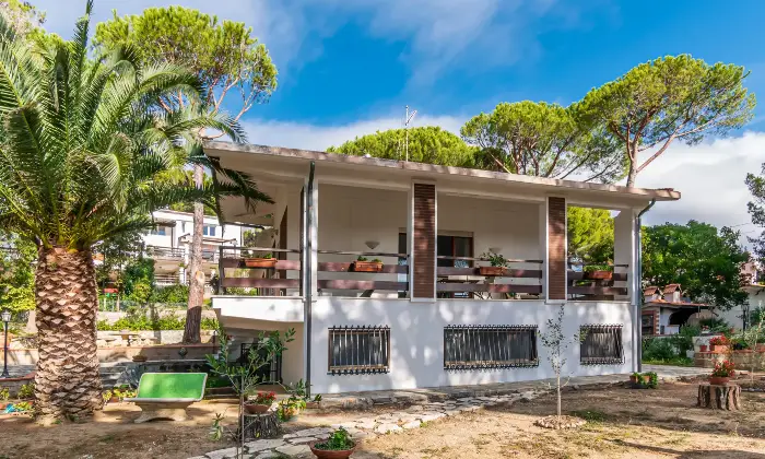 Rexer-Quercianella-Villa-ben-tenuta-con-ampio-giardino-a-Quercianella-GIARDINO