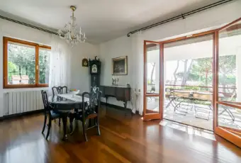 Rexer-Livorno-Villa-ben-tenuta-con-ampio-giardino-a-Quercianella-SALONE