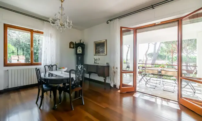 Rexer-Livorno-Villa-ben-tenuta-con-ampio-giardino-a-Quercianella-SALONE