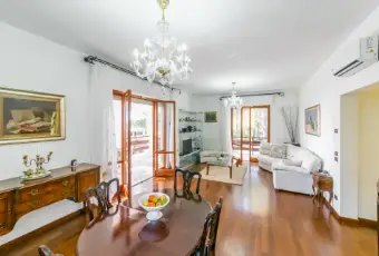 Rexer-Livorno-Villa-ben-tenuta-con-ampio-giardino-a-Quercianella-SALONE