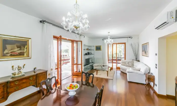 Rexer-Livorno-Villa-ben-tenuta-con-ampio-giardino-a-Quercianella-SALONE