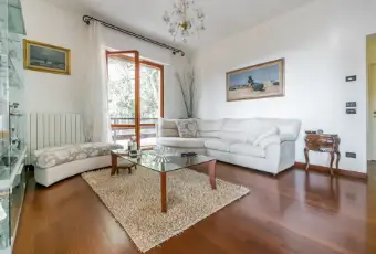 Rexer-Livorno-Villa-ben-tenuta-con-ampio-giardino-a-Quercianella-SALONE