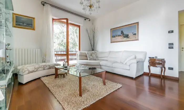 Rexer-Livorno-Villa-ben-tenuta-con-ampio-giardino-a-Quercianella-SALONE