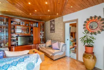 Rexer-Cortale-Graziosa-casa-indipendente-su-due-livelli-nel-centro-storico-SALONE