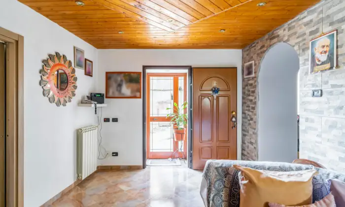 Rexer-Cortale-Graziosa-casa-indipendente-su-due-livelli-nel-centro-storico-SALONE
