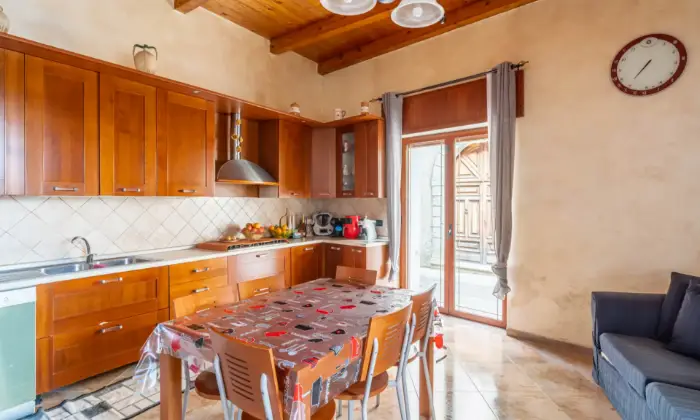 Rexer-Cortale-Graziosa-casa-indipendente-su-due-livelli-nel-centro-storico-CUCINA