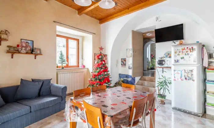 Rexer-Cortale-Graziosa-casa-indipendente-su-due-livelli-nel-centro-storico-CUCINA