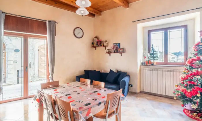 Rexer-Cortale-Graziosa-casa-indipendente-su-due-livelli-nel-centro-storico-CUCINA
