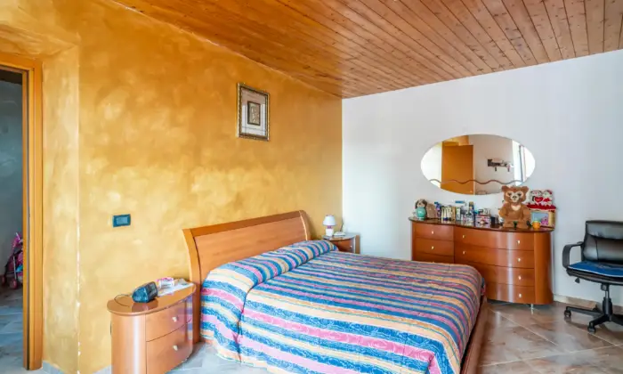 Rexer-Cortale-Graziosa-casa-indipendente-su-due-livelli-nel-centro-storico-CAMERA-DA-LETTO