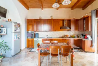 Rexer-Cortale-Graziosa-casa-indipendente-su-due-livelli-nel-centro-storico-CUCINA