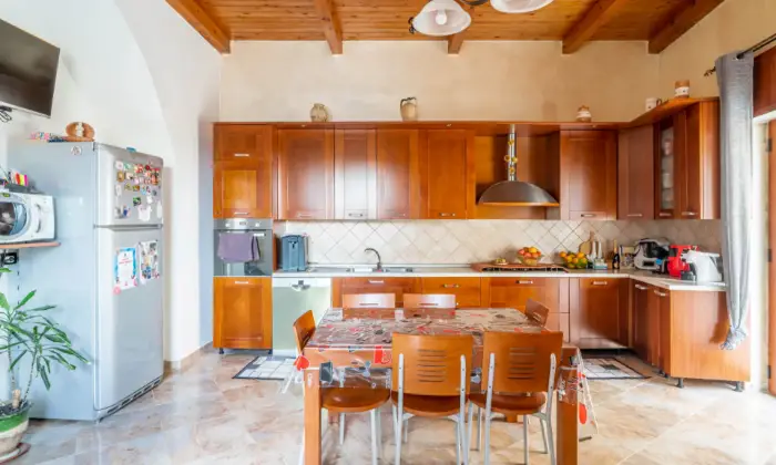Rexer-Cortale-Graziosa-casa-indipendente-su-due-livelli-nel-centro-storico-CUCINA