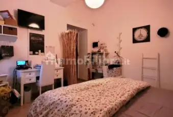 Rexer-Castellanza-Affascinante-appartamento-CameraDaLetto