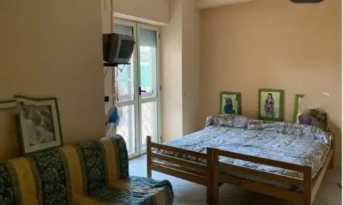 Rexer-Castel-Volturno-Vendesi-appartamento-in-viale-delle-Mimose-a-CASTEL-VOLTURNO-CE-CameraDaLetto