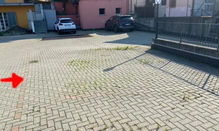 Rexer-Sesto-Calende-Posto-auto-scoperto-in-centro-Garage
