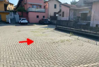 Rexer-Sesto-Calende-Posto-auto-scoperto-in-centro-Giardino