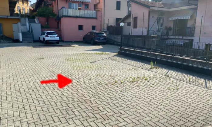 Rexer-Sesto-Calende-Posto-auto-scoperto-in-centro-Giardino