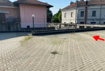 Rexer-Sesto-Calende-Posto-auto-scoperto-in-centro-Terrazzo
