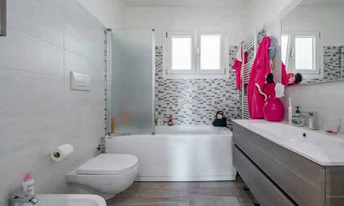 Rexer-Brindisi-Appartamento-in-vendita-in-via-Egnazia-a-Brindisi-BAGNO