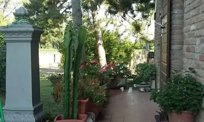 Rexer-Ferrara-Vendesi-villa-in-Via-dei-Calzolai-a-Ferrara-Giardino