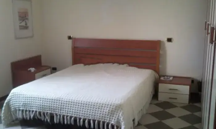 Rexer-Ortonovo-Bilocale-in-vendita-in-via-Aurelia-Dogana-Luni-CameraDaLetto