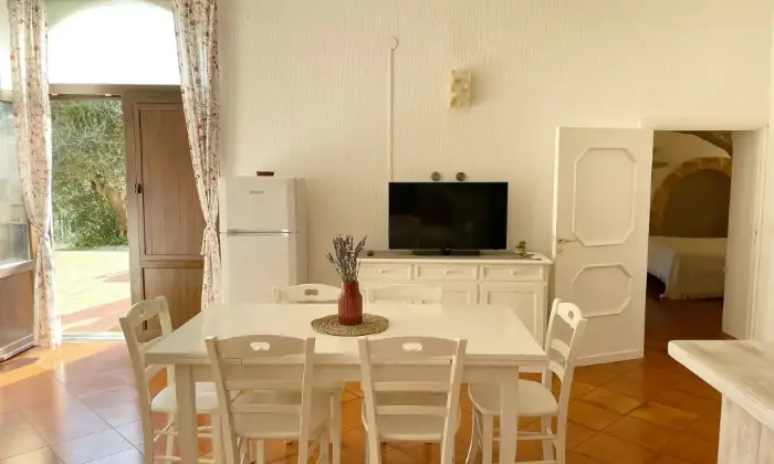 Rexer-Ceglie-Messapica-TRULLO-CON-BOSCO-PRIVATO-Salone